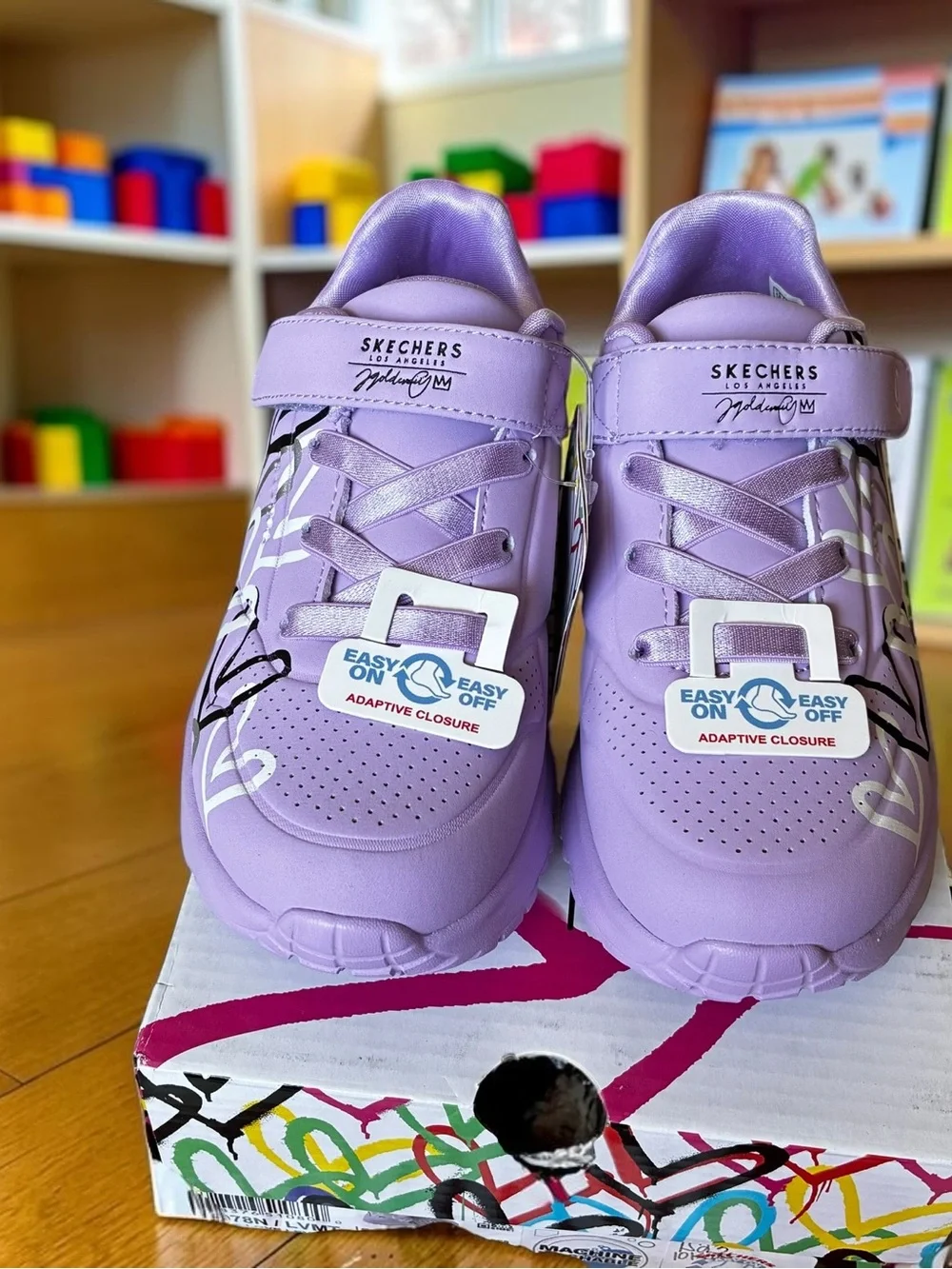 Skechers x Goldcrown: Uno Lite - Love Levitate Size 10K Brand New